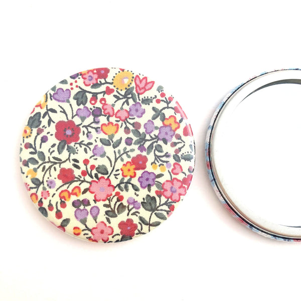 Stylish pocket mirror