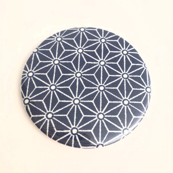Cosmetic mirror in geometric design